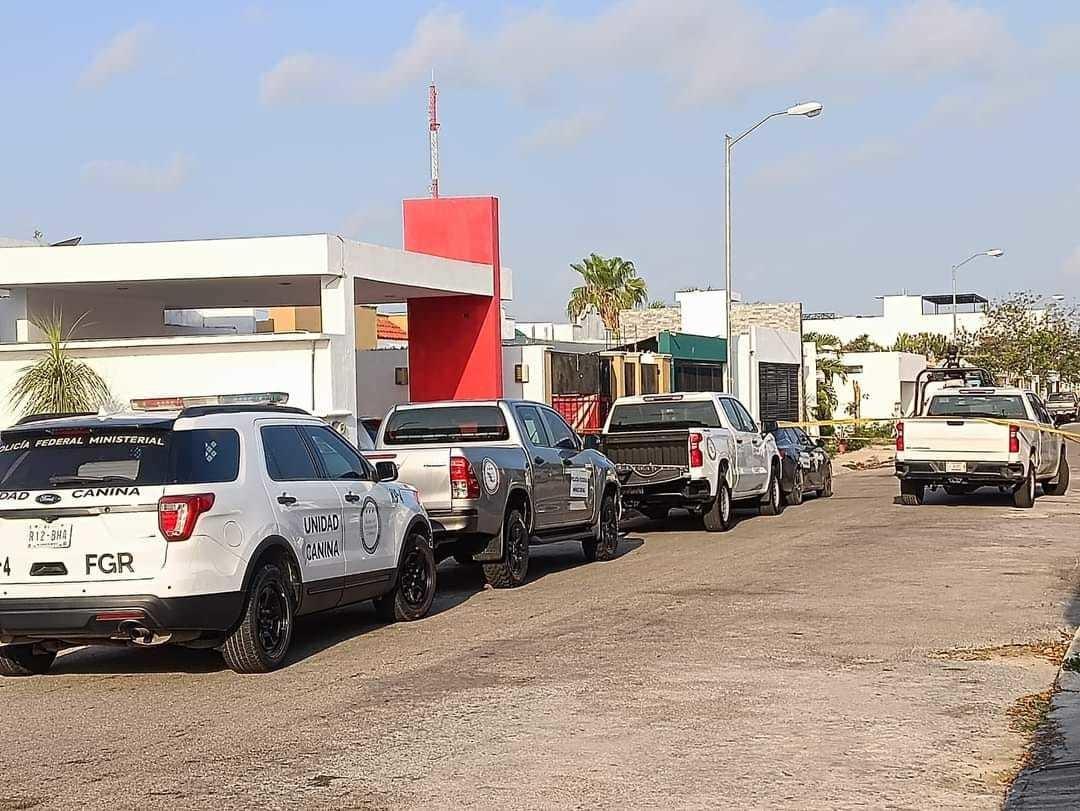 La mañana de este martes un fuerte operativo de seguridad sorprendió a los vecinos del fraccionamiento Las Américas ante el cateo de una casa en dicha zona.- Foto de Telesur Yucatán