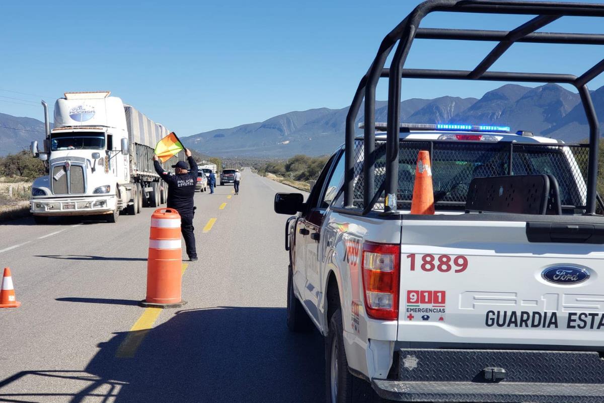 Elementos de la Guardia Estatal llevando a cabo labores de vialidad en carreteras de Tamaulipas. Foto: Carlos García