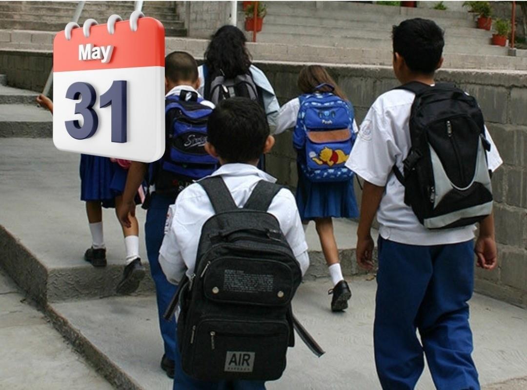 Niños estudiantes de primaria de camino a clases. Foto: SEP.