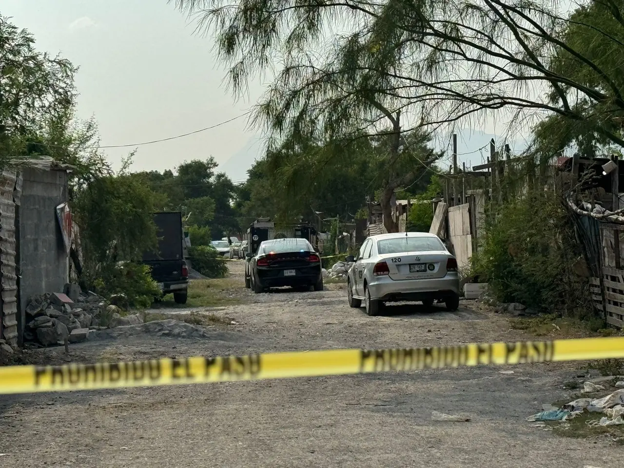 Tras el reporte de detonaciones por parte de los vecinos, al lugar llegaron paramédicos de la Cruz Roja y confirmaron que una mujer de 35 años ya se encontraba sin signos vitales. Foto: POSTA.