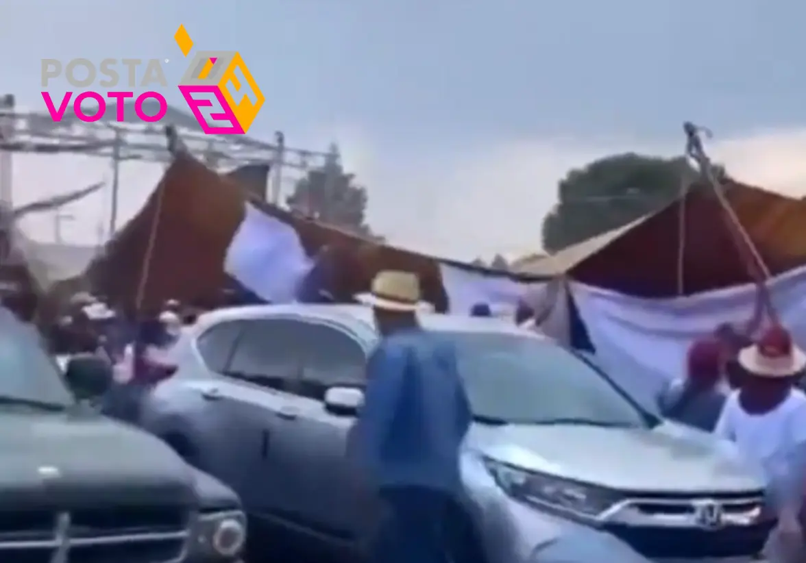 La multitud en el cierre de campaña de Morena en Xonacatlán, Edomex, enfrentó un susto cuando una lona cayó, dejando varios heridos. Foto: Especial