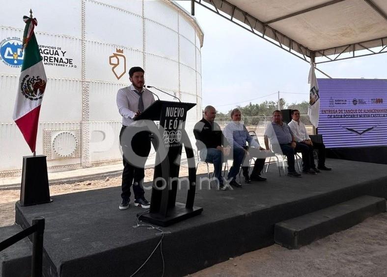 El gobernador de Nuevo León, Samuel García en conferencia de prensa para presentar el tanque de almacenamiento de Agua Potable Nueva Castilla II. Foto: Rosy Sandoval.