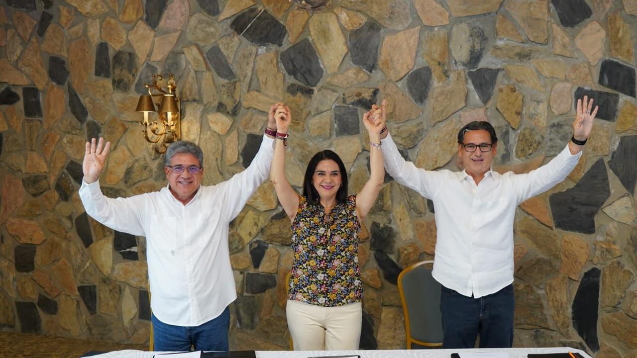 Armando Martínez Manríquez, Erasmo González Robledo, y Mónica Villarreal Anaya, firmaron el Pacto por el Sur.