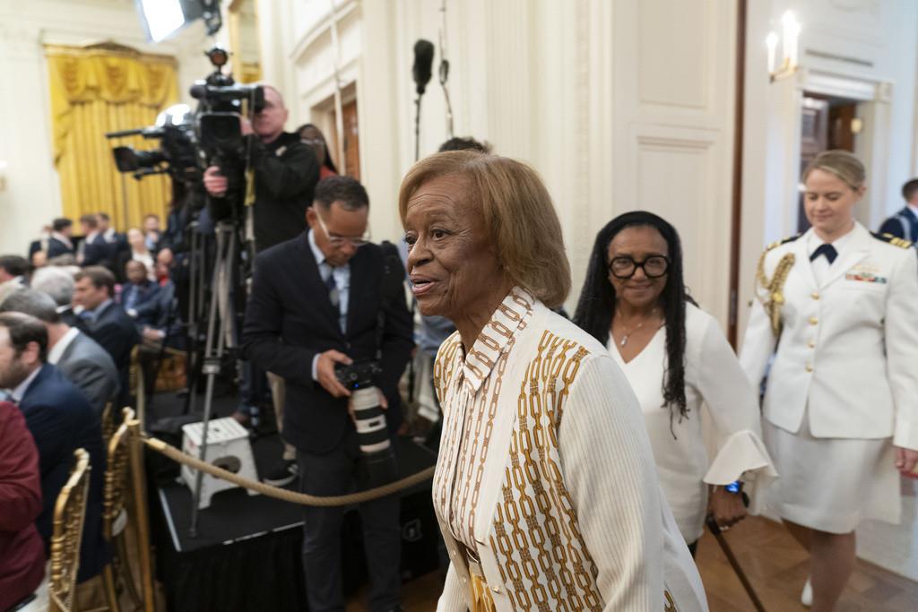 La madre de la ex primera dama Michelle Obama. (AP Foto/Andrew Harnik, Archivo)