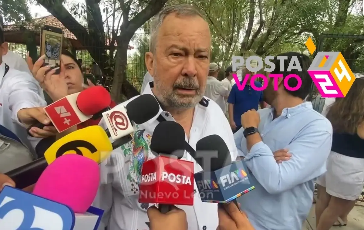 El candidato del Partido Acción Nacional (PAN), Mauricio Fernández, habla con los medios de comunicación tras votar. Foto y video: Abraham López