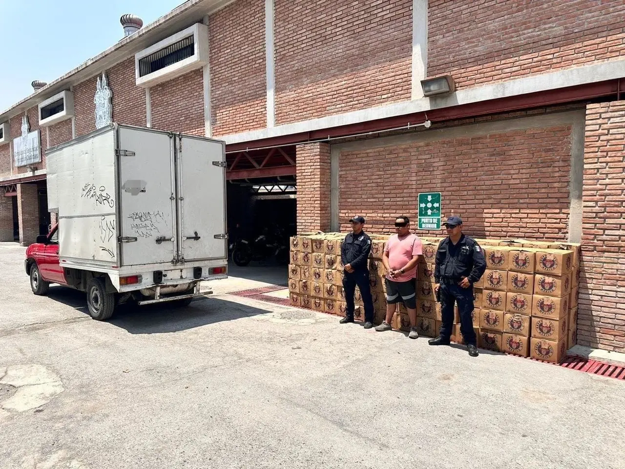 Detienen a hombre por vender cerveza en ley seca. Foto de redes sociales.