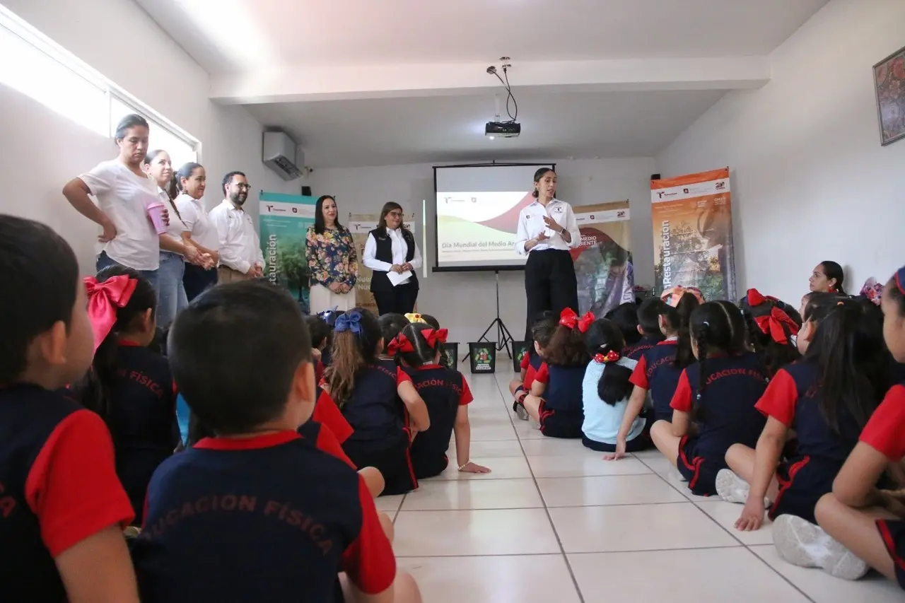 La SEDUMA organiza pláticas, talleres y actividades divertidas que llevan a las escuelas. Foto: Ignacio Aceves