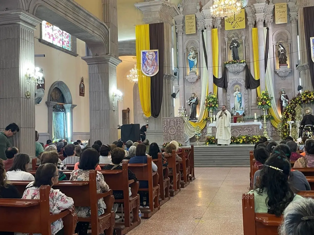 Piden ajustar las celebraciones eucarísticas debido a las altas temperaturas. (Fotografía: Leslie Delgado)