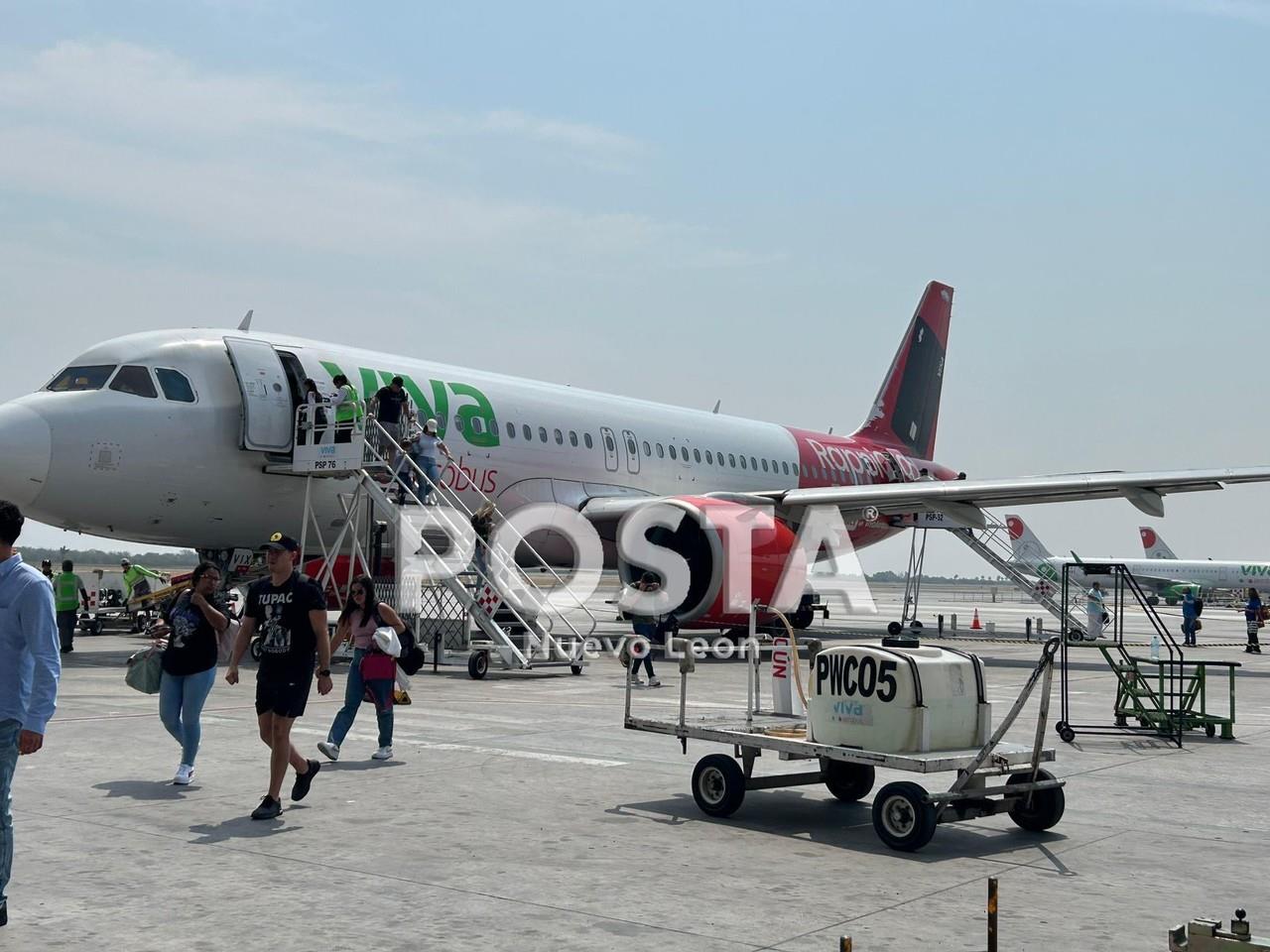 Avión en aeropuerto. Foto: POSTA.