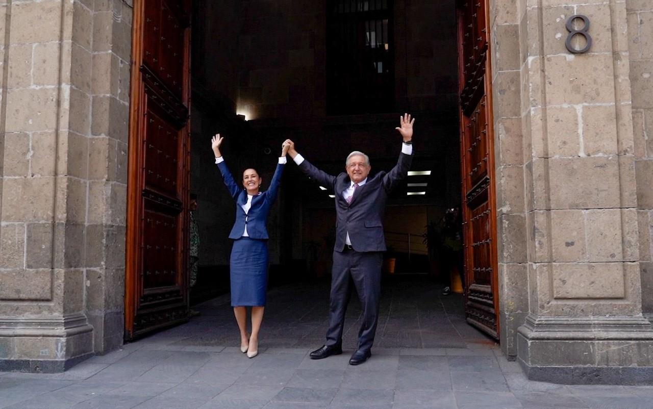 Claudia Sheinbaum, virtual presidenta de México; junto al presidente de México, Andrés Manuel López Obrador, desde Palacio Nacional. Foto: X @Claudiashein