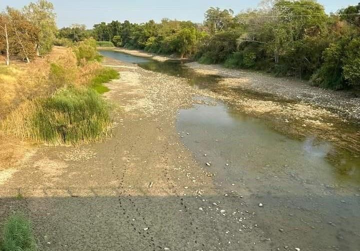 Una de las principales fuentes de abastecimiento para el municipio se ha secado y se pide a la Conagua declarar estado de emergencia. Foto: X @effetainfo.