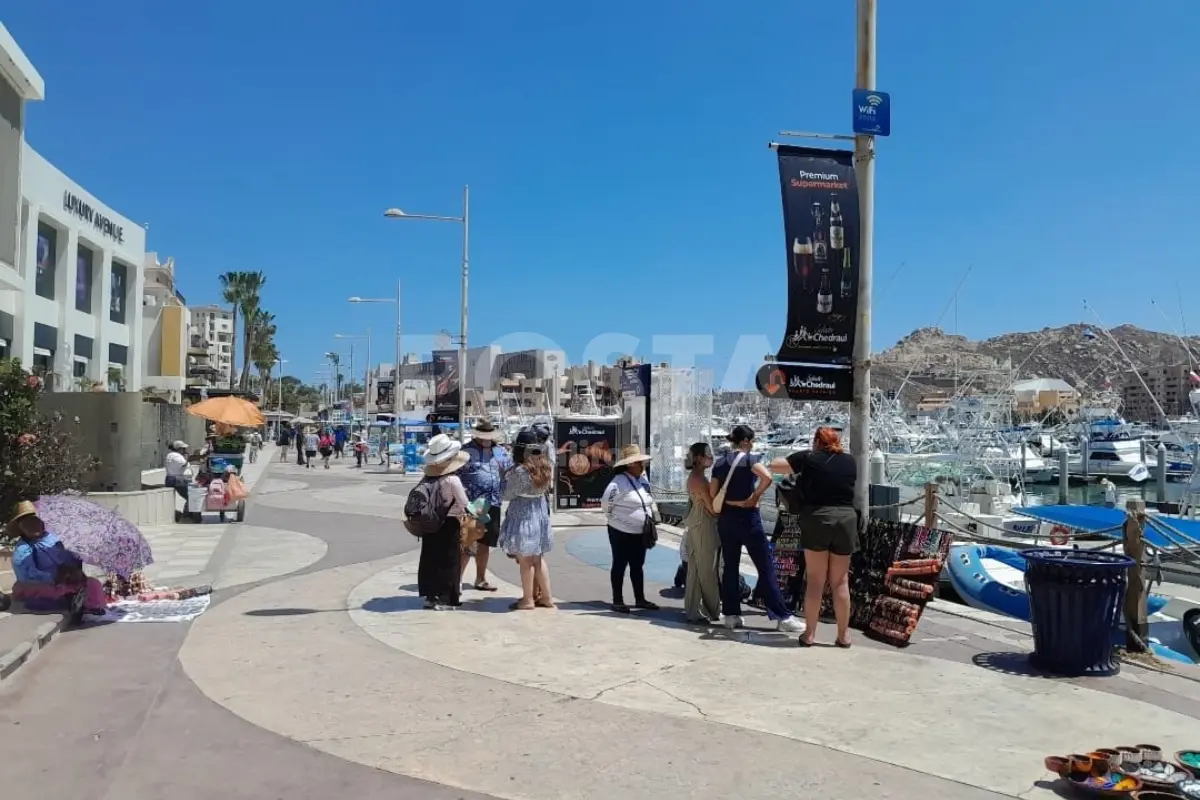 Turistas en la marina de Cabo San Lucas. Foto: Irving Thomas / POSTA BCS