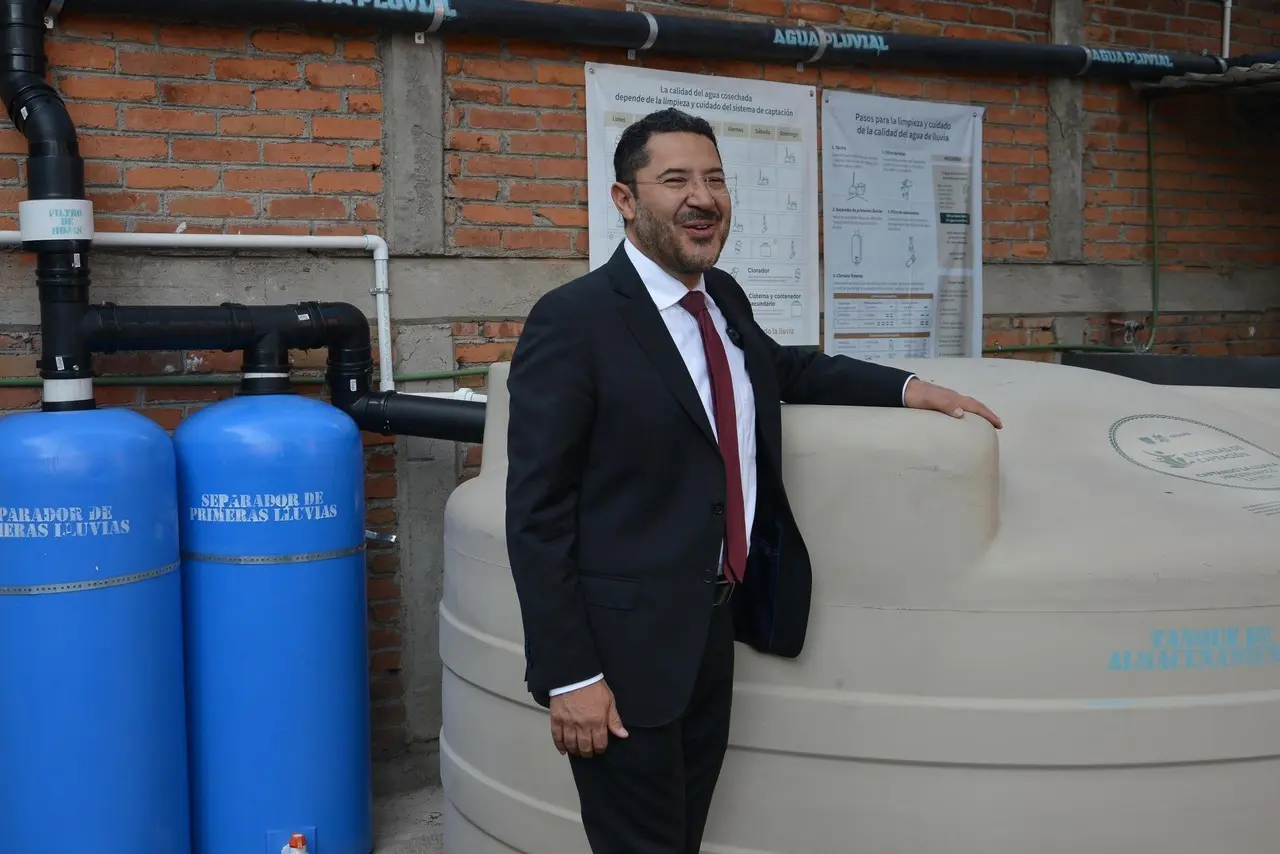 Batres en sistemas de captación de agua de lluvia. Foto: @martibatres