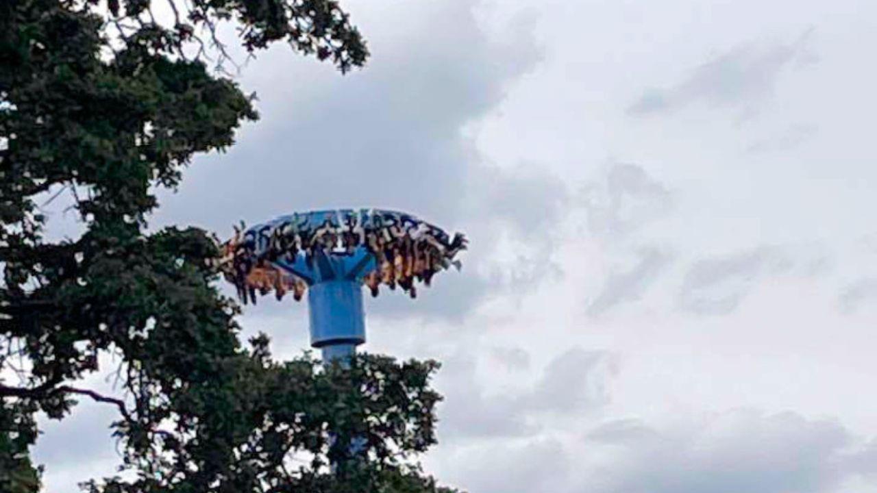 En esta foto, proporcionada por Tieanna Joseph Cade, se observa un juego mecánico atascado con 30 personas atrapadas boca abajo, en un parque de atracciones en Portland, Oregon, el viernes 14 de junio de 2024. (Tieanna Joseph Cade vía AP)