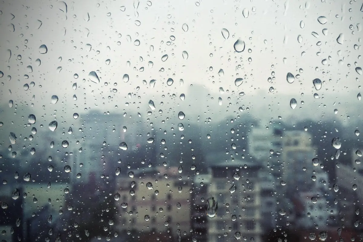 Lluvia en la ciudad. Foto: Pixabay