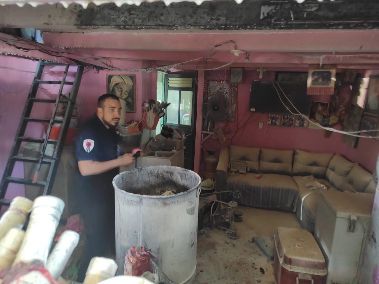 Una casa se incedió en la colonia Morelos. Foto: Ramón Ramírez