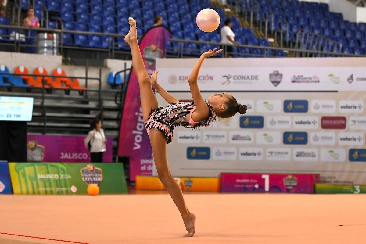 Novelo participó en la disciplina de gimnasia rítmica  Foto: Cortesía