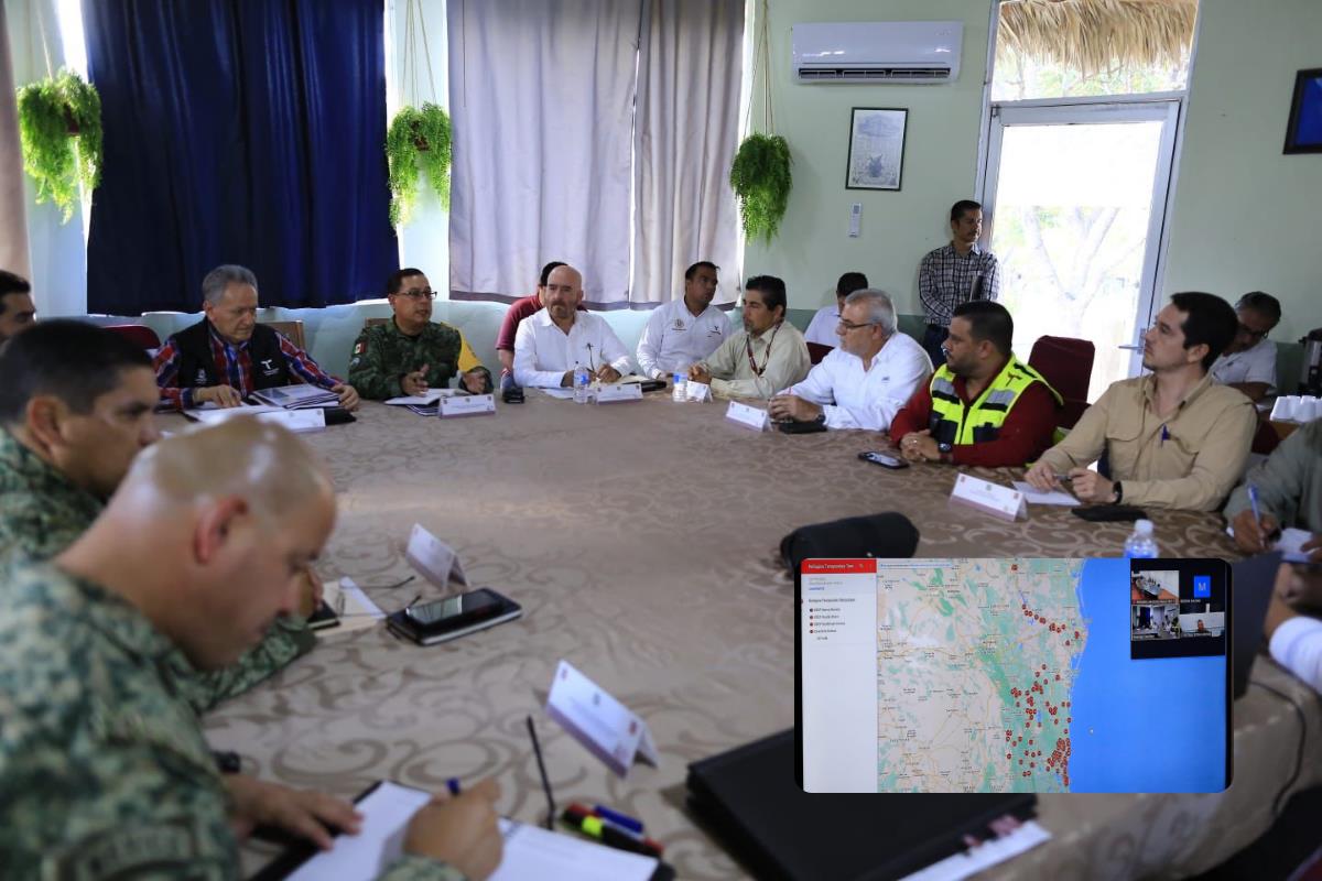 Reunión entre autoridades estatales y federales para prevenir medidas ante la posible formación de un ciclón en el Golfo de México. Foto: Agencia