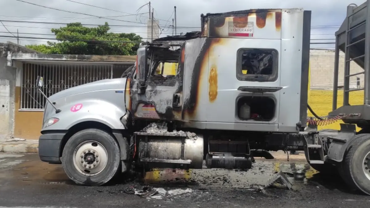 El tráiler iba cargado de soya y tenia como destino la ciudad de Mérida Fotos: Opción Progreso