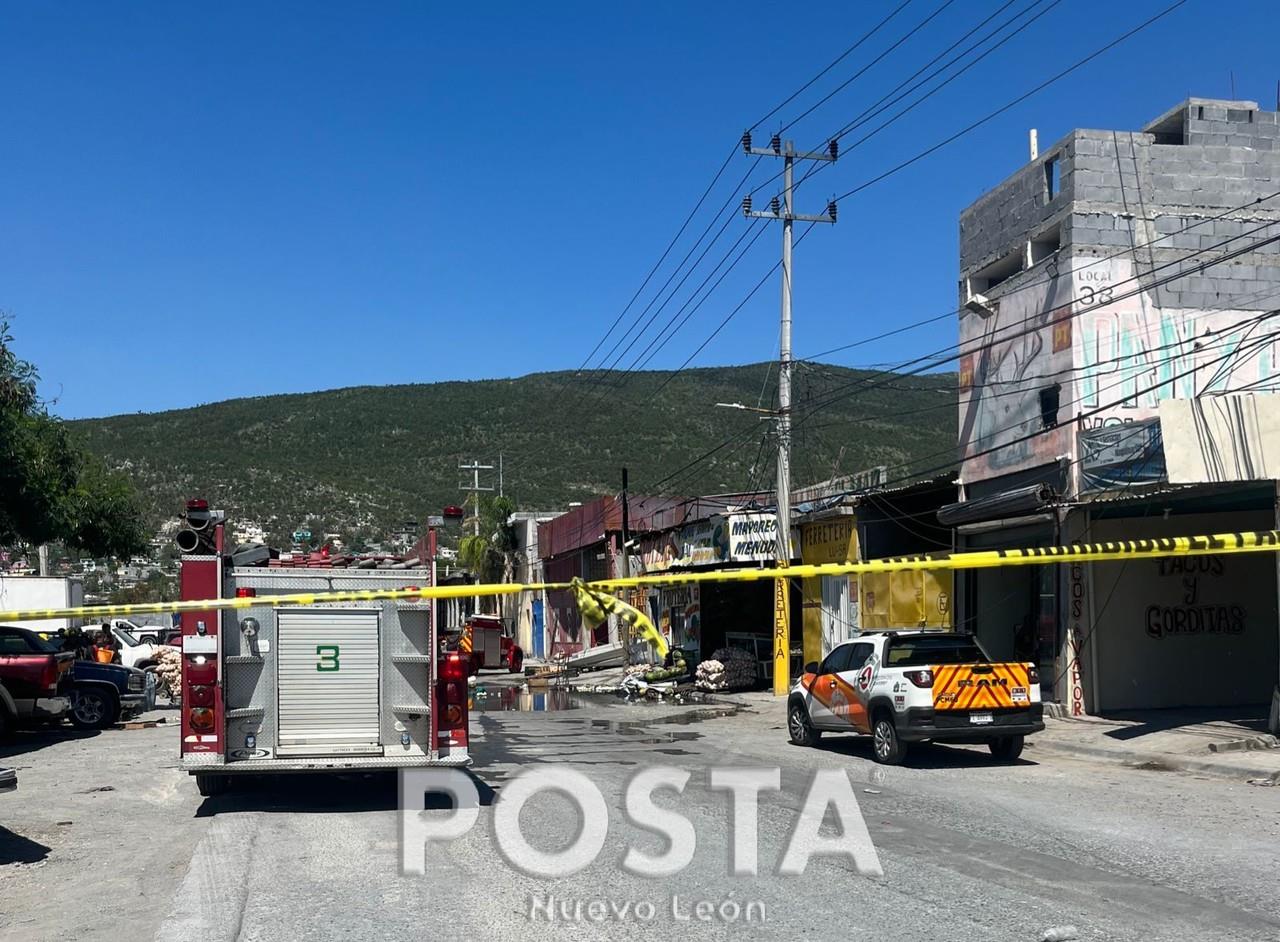 Incendio en un negocio de frutería en Aztlán. Foto: POSTA