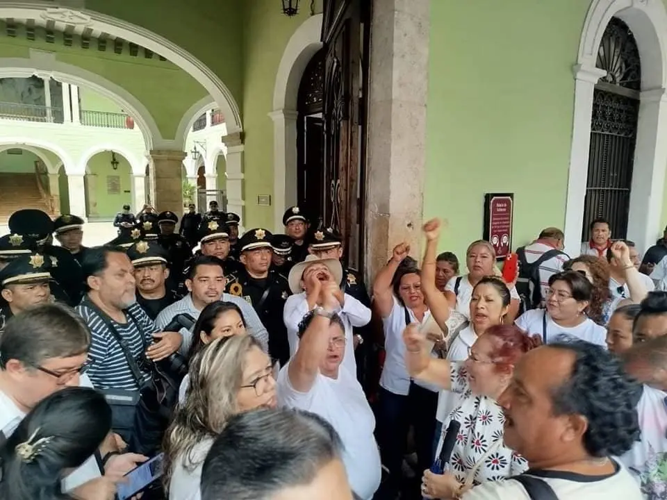 Los trabajadores de la educación continúan presionando para que se abra un diálogo con las autoridades. Foto: Redes sociales