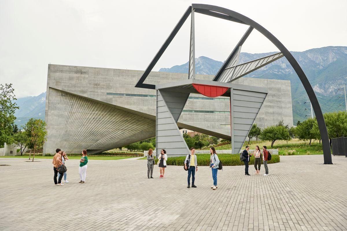 La UDEM anunció que sus instalaciones permanecerán cerradas del miércoles 19 al viernes 21 de junio de 2024 ante el pronóstico de fuertes lluvias. Foto: Facebook Universidad de Monterrey - UDEM