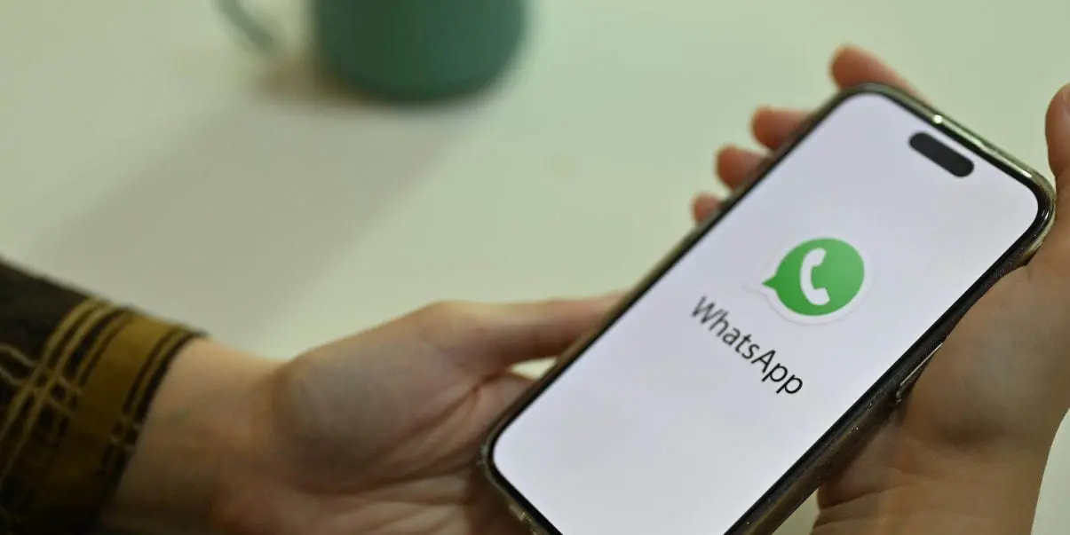 El Centro de Ayuda de WhatsApp explica que algunos dispositivos se vuelven obsoletos y no pueden seguir soportando los parches de seguridad.  (Fotografía: Canva)