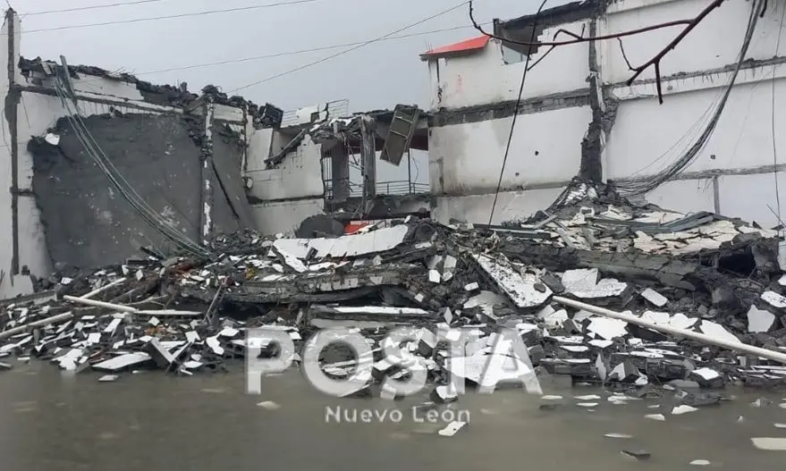 Locales destruidos en la zona de Solidaridad en Monterrey. Foto: Rafael Enríquez