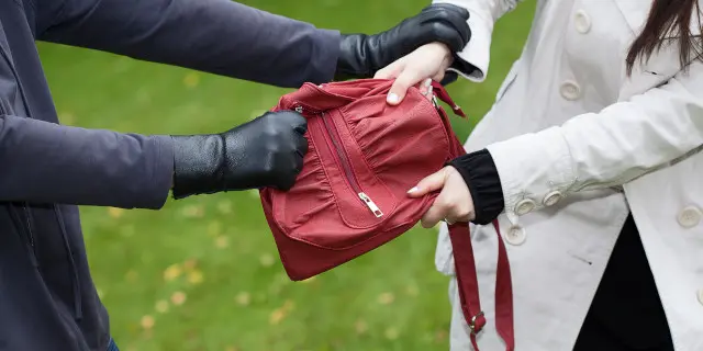 El bolso de la víctima contaba con dinero en efectivo. Foto: Unsplash