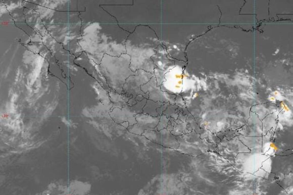 La zona de baja presión sobre el occidente del Golfo de México, mantiene 40 por ciento de probabilidad de desarrollo ciclónico. Foto: SMN