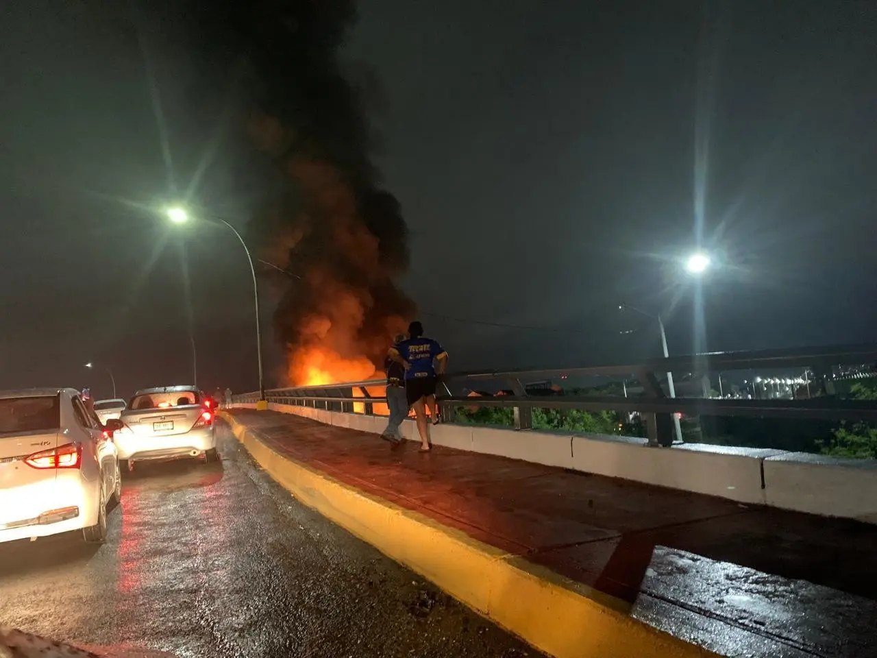 Incendio en fábrica en colonia Bella Vista en Monterrey. Fotos. Cortesía