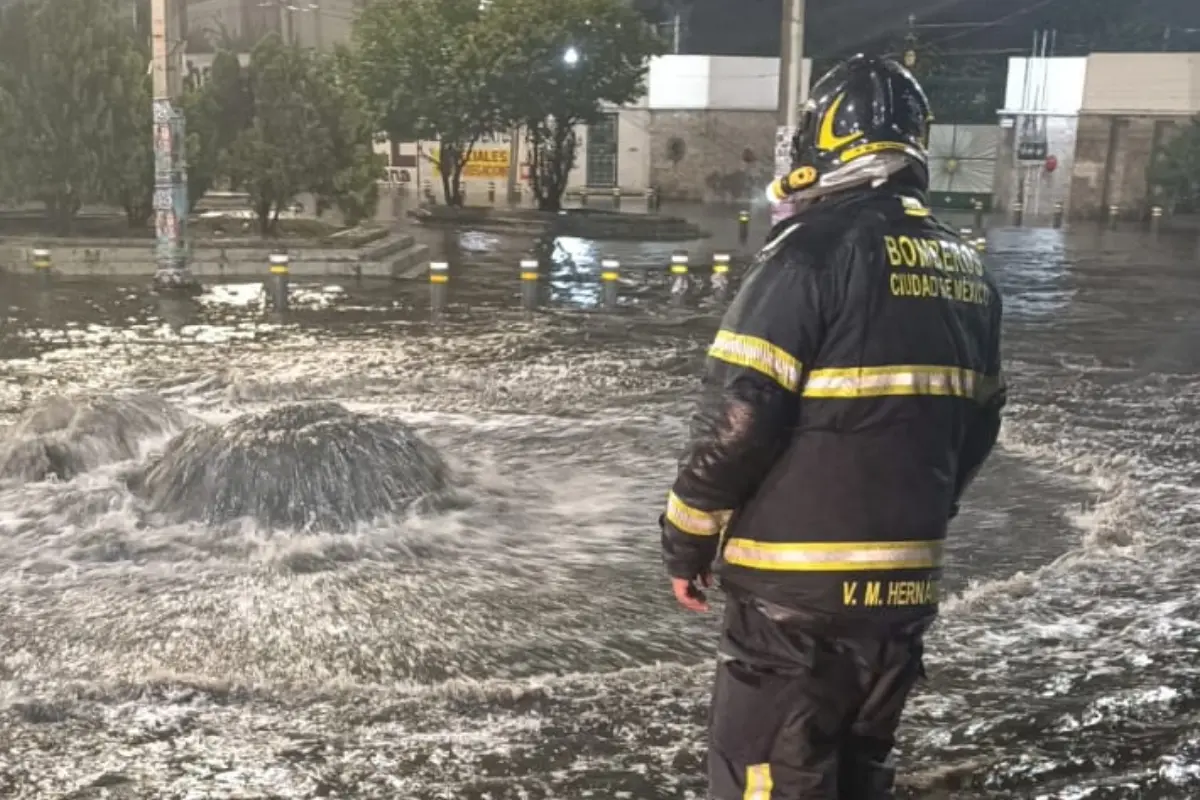 Inundación en Tláhuac.  Foto: @Bomberos_CDMX