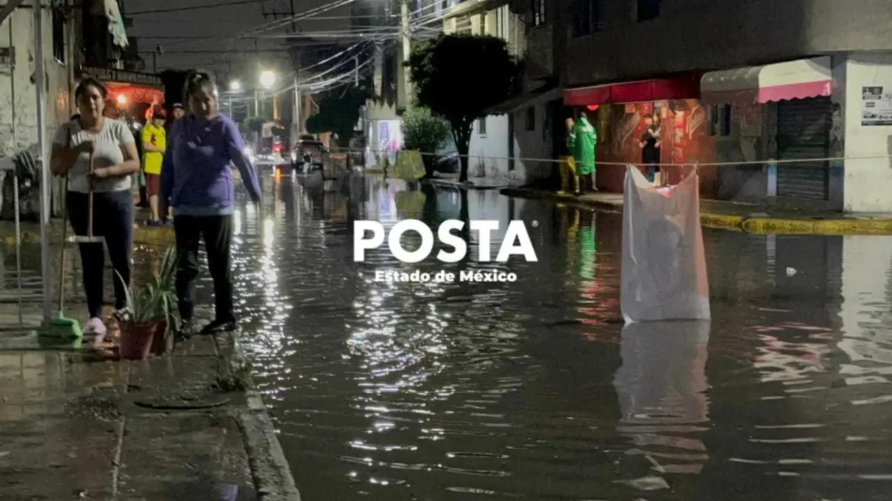 La fuerte lluvia que azotó a los municipios de Chimalhuacán y Neza dejó cuantiosos daños, hay alerta porque se pronostica que seguirá lloviendo. Foto: Fernando Cruz