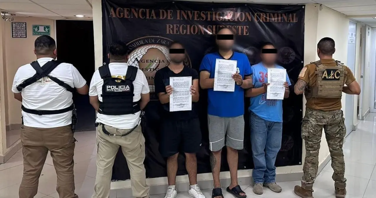 Los hombres fueron detenidos por elementos de la AIC. (Fotografía: Fiscalía de Coahuila)