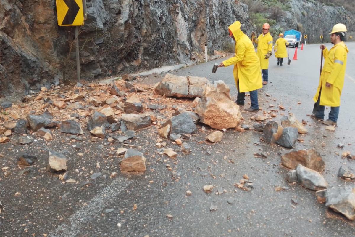 Las carreteras estatales fueron unas de las más afectadas, principalmente por deslaves. Foto: Agencia