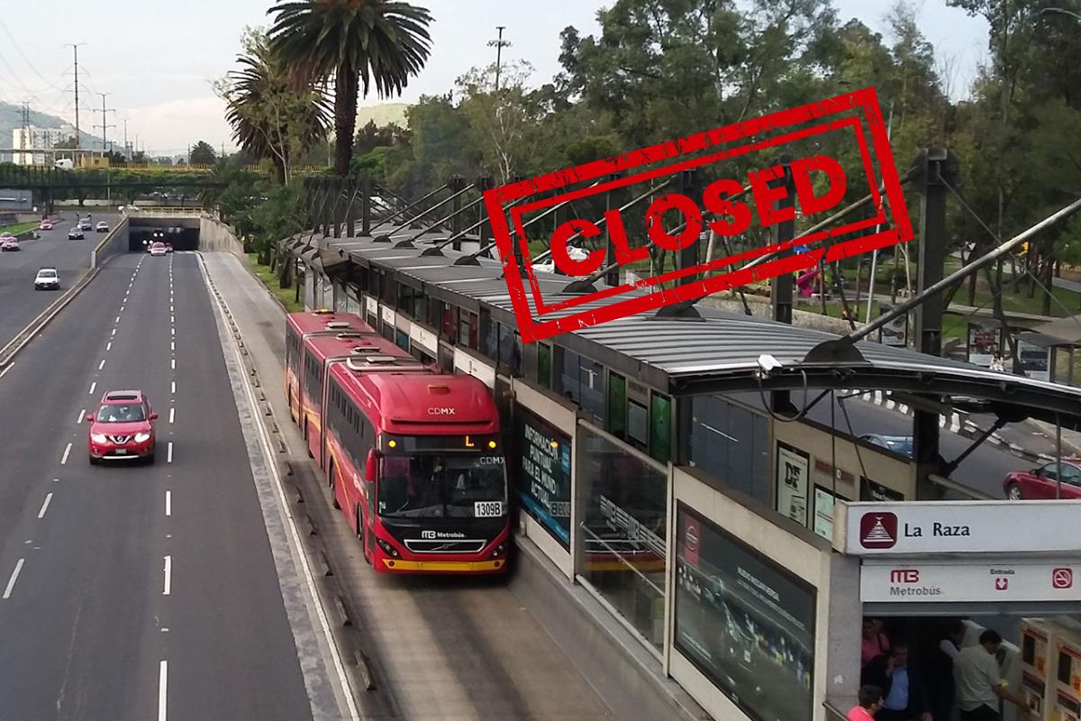 Metrobús estación La Raza y etiqueta de cerrado. Foto: Especial