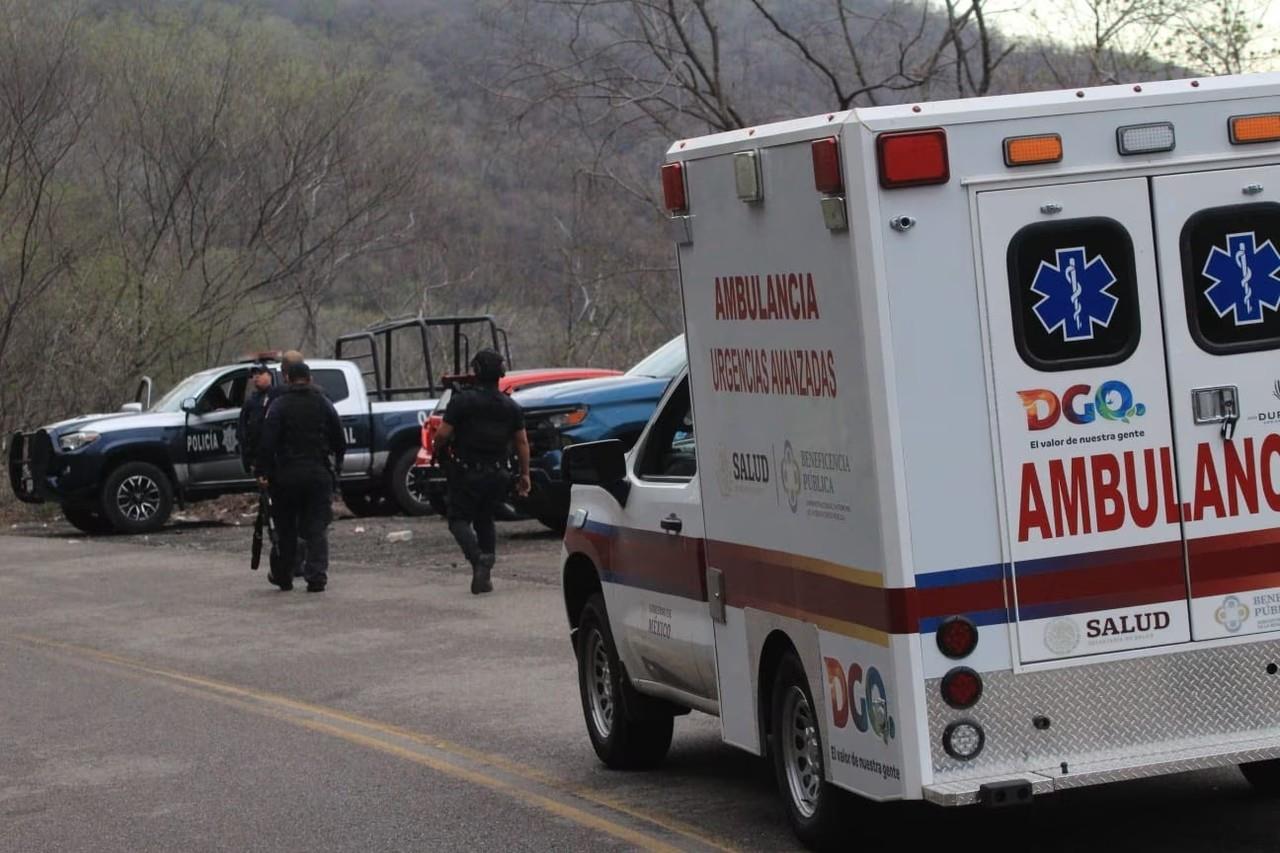 La ambulancia quedó varada en el poblado Los Mayos, donde sufrió el ataque armado. Foto: El Sol de Culiacán.