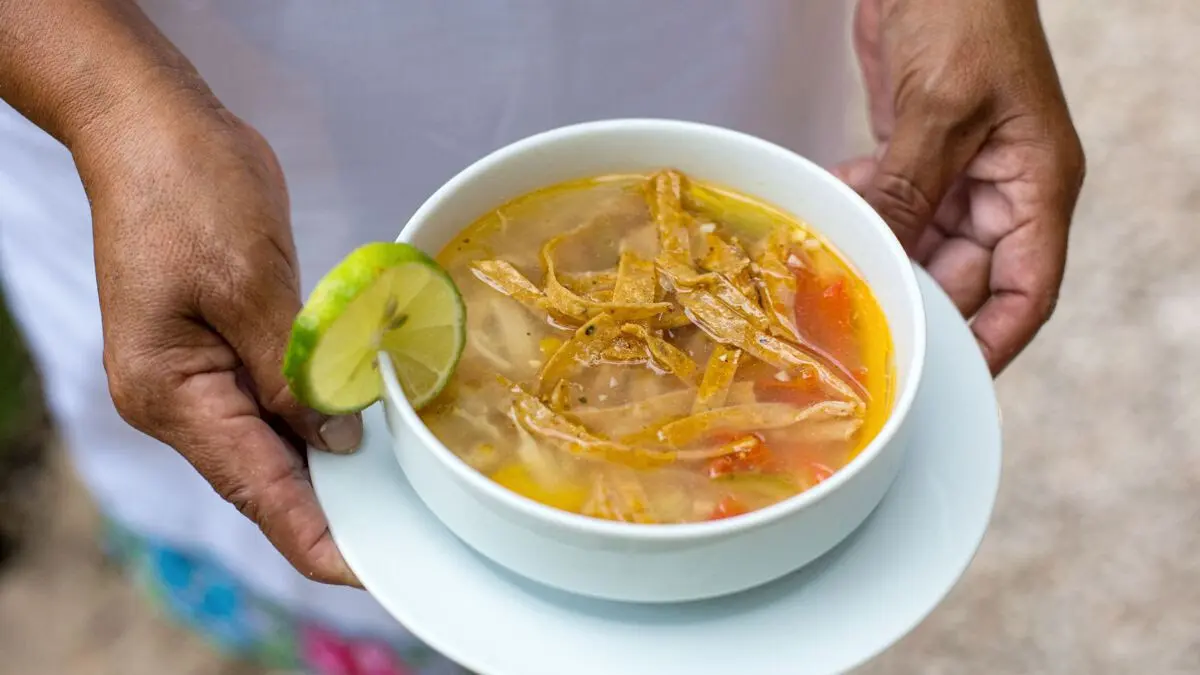 Sopa de Lima, platillo originario de Yucatán. Foto: Redes sociales