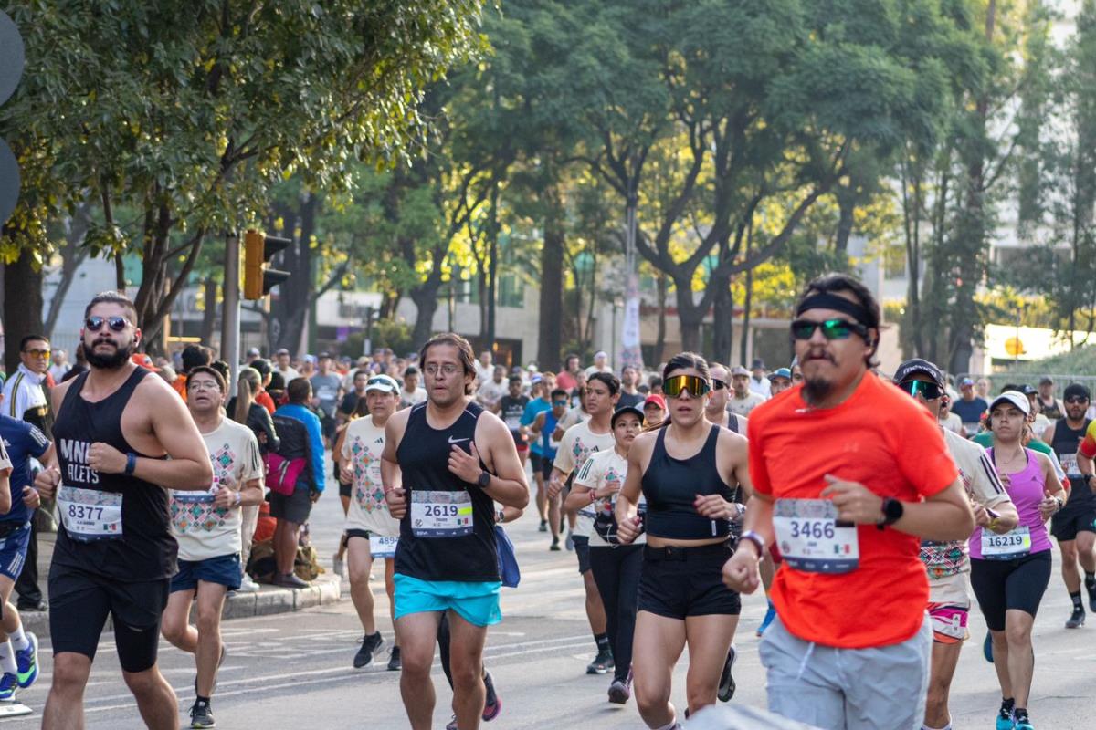 Ciudadanos participando en el Medio Maratón de la CDMX. Foto: @21KCDMX