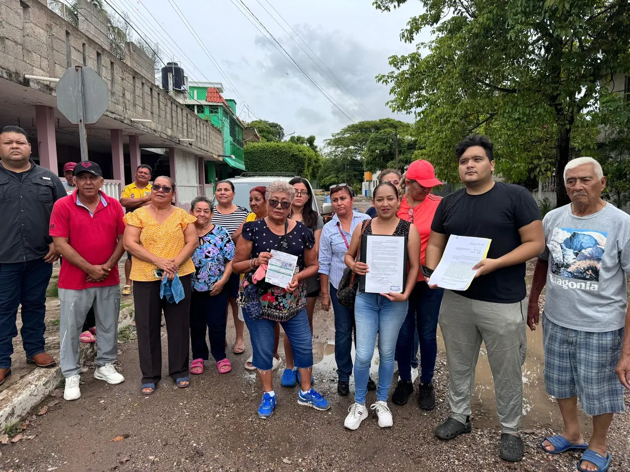 Vecinos de la colonia Miguel Hidalgo de Ciudad Madero, protestan contra la CFE por los constantes apagones y picos de voltaje en sus domicilios. Foto: Axel Hassel