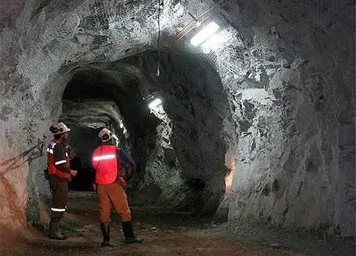 La empresa Ultra básicos es denunciada por COMAPA por extraer serpentina, la cual esta dañando la extracción del agua. Foto: Victoria Jiménez