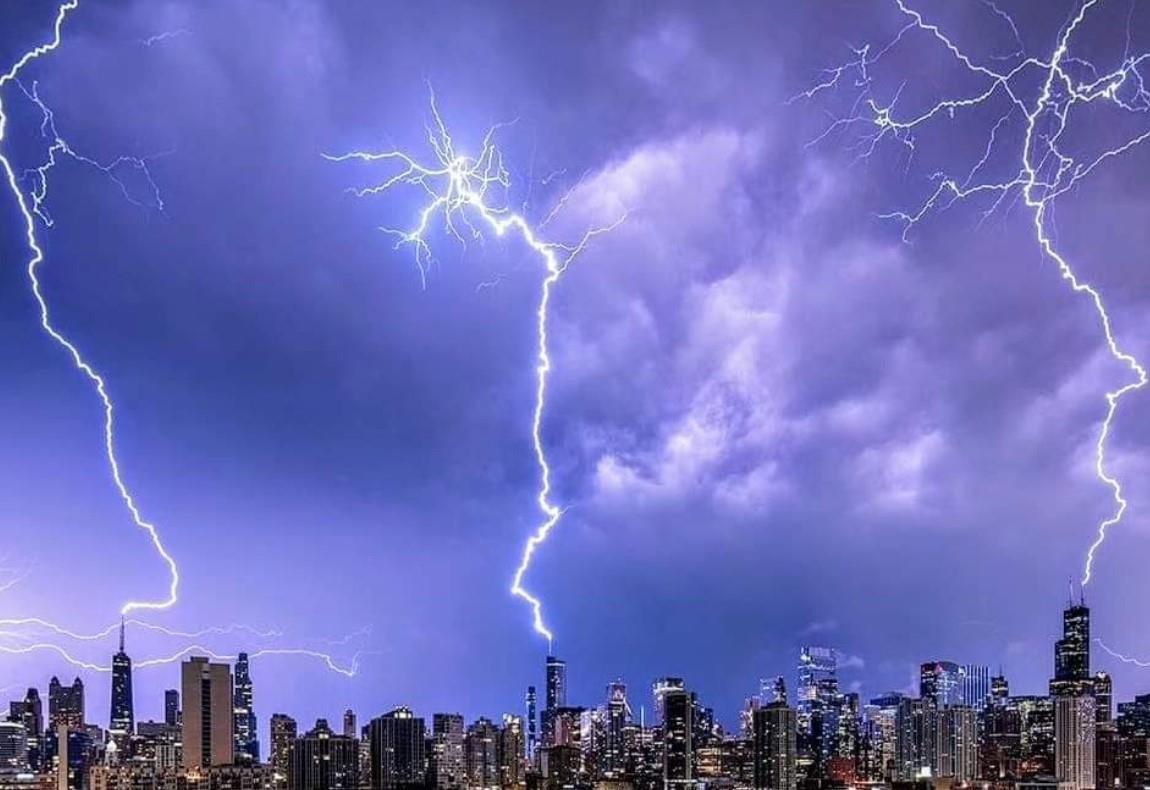 Impresionante tormenta eléctrica golpeó Chicago. Foto. Barry Butler