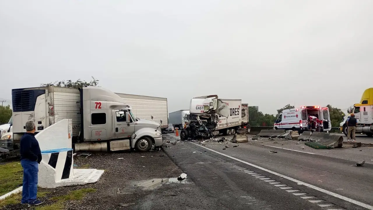 Choque entre camiones de carga ocasiona cierre del Circuito. Imagen: Cortesía