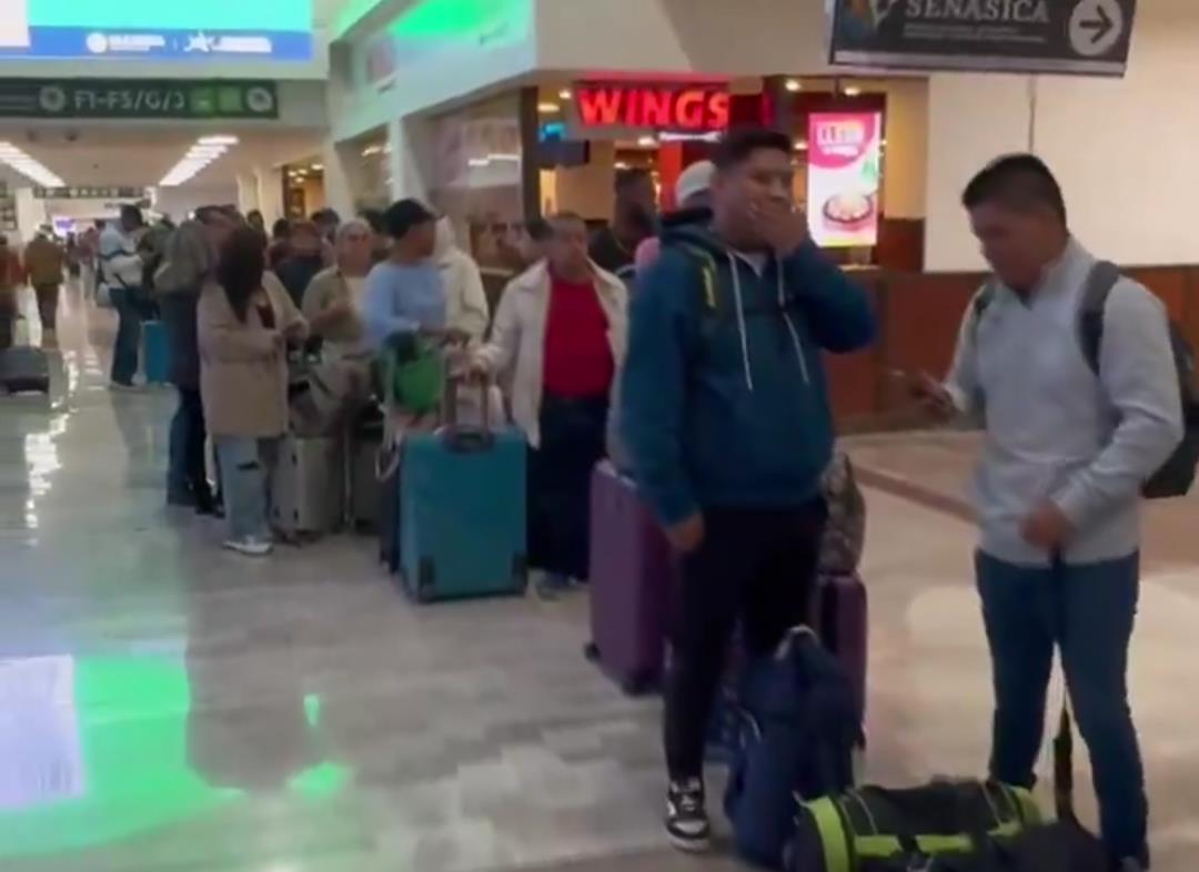 Largas filas en aeropuertos por fallo de Microsoft. Imagen: Captura de pantalla.