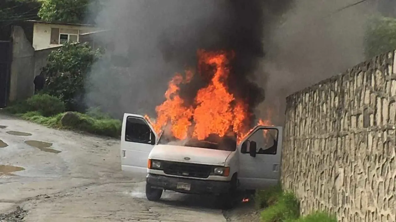 Xonacatlán: Incendian camioneta de talamontes ilegales. Foto: RRSS