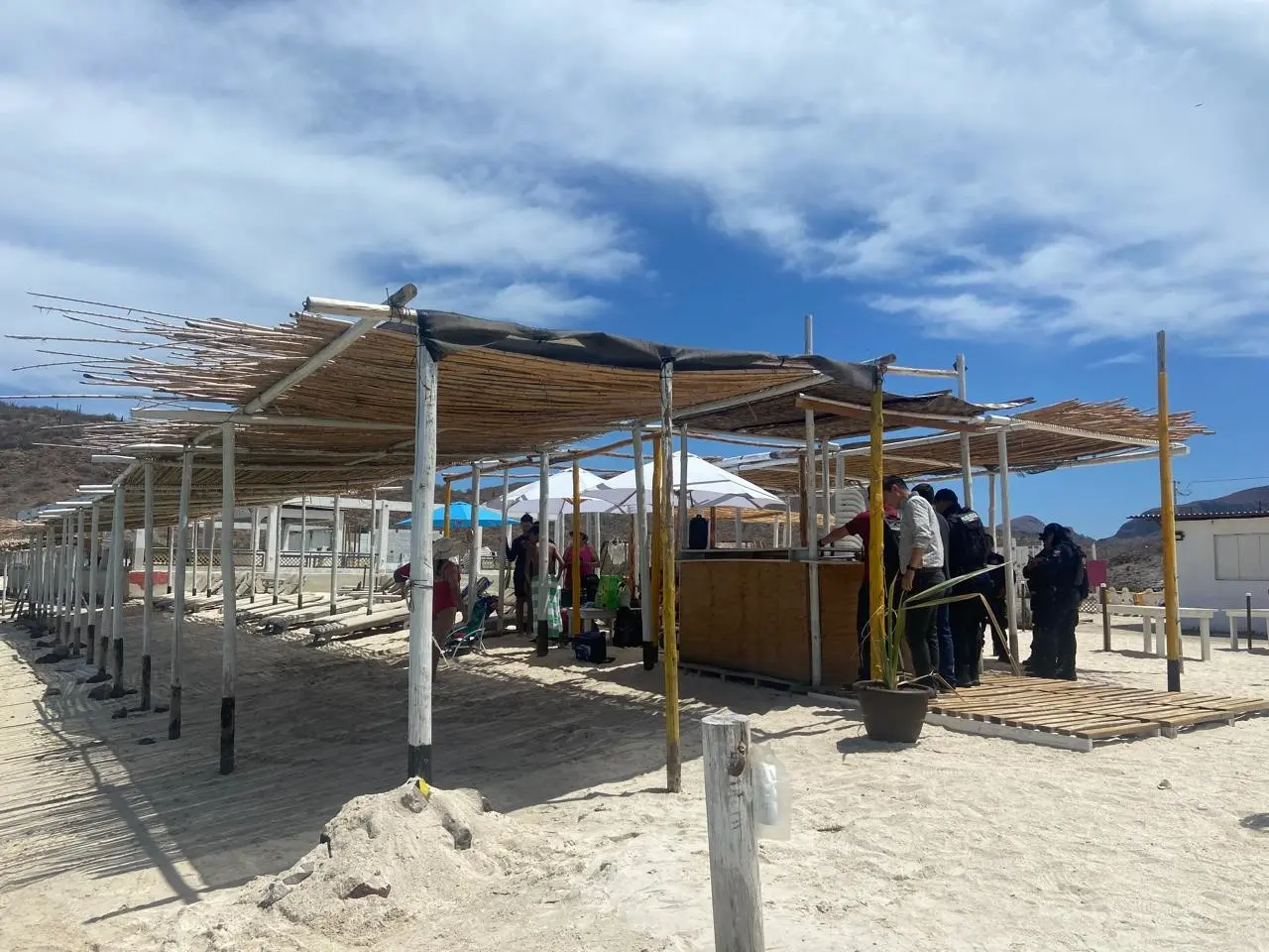 Esta medida responde a las denuncias ciudadanas que buscan preservar el acceso horizontal y público a las playas, tal como lo estipula la Ley General de Bienes Nacionales. Foto cortesía por Ayuntamiento de La Paz