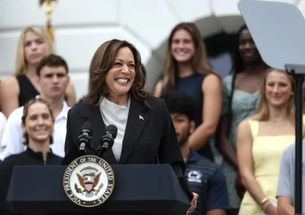 Kamala Harris elogia a Biden en su debut como aspirante presidencial