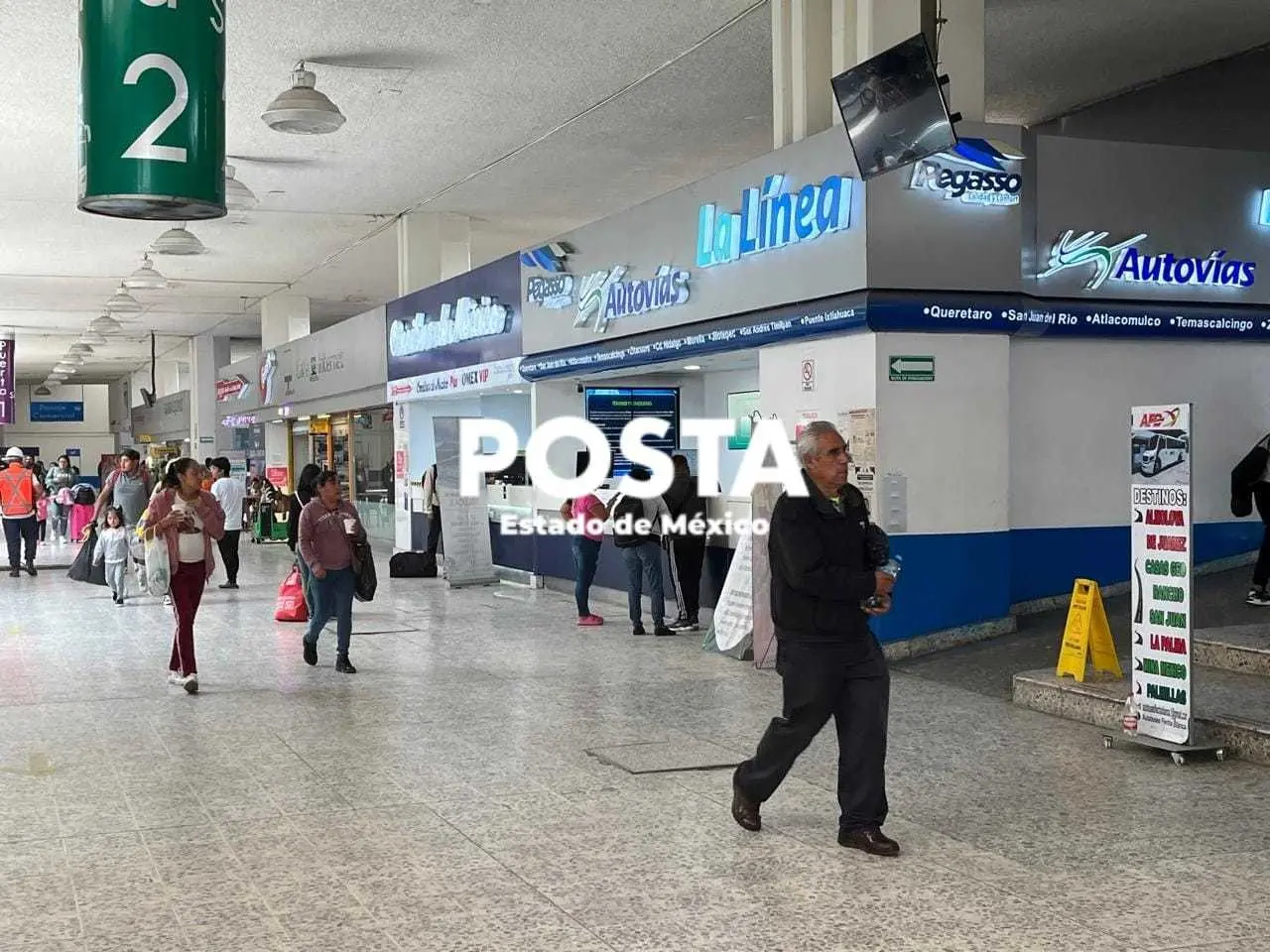 En la terminal de Toluca comenzó a subir la afluencia de pasajeros por las vacaciones. Imagen: POSTA