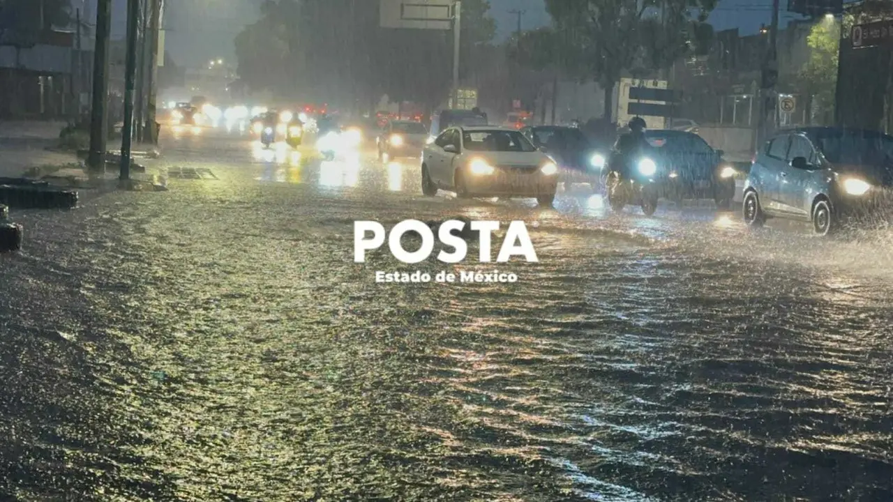 La lluvia es un día y otro también; provocan caos vial y retrasos en el transporte público. Foto: Fernando Cruz