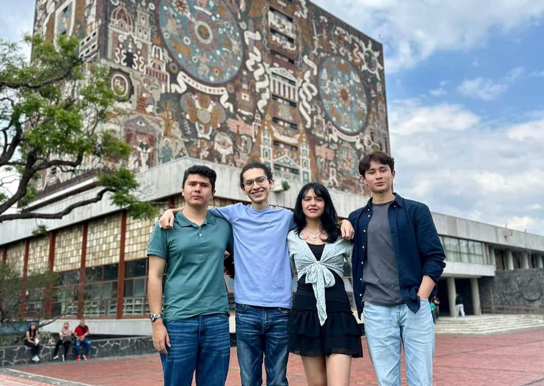 Los cuatro jóvenes obtuvieron calificación perfecta en el examen de admisión. Imagen: UNAM